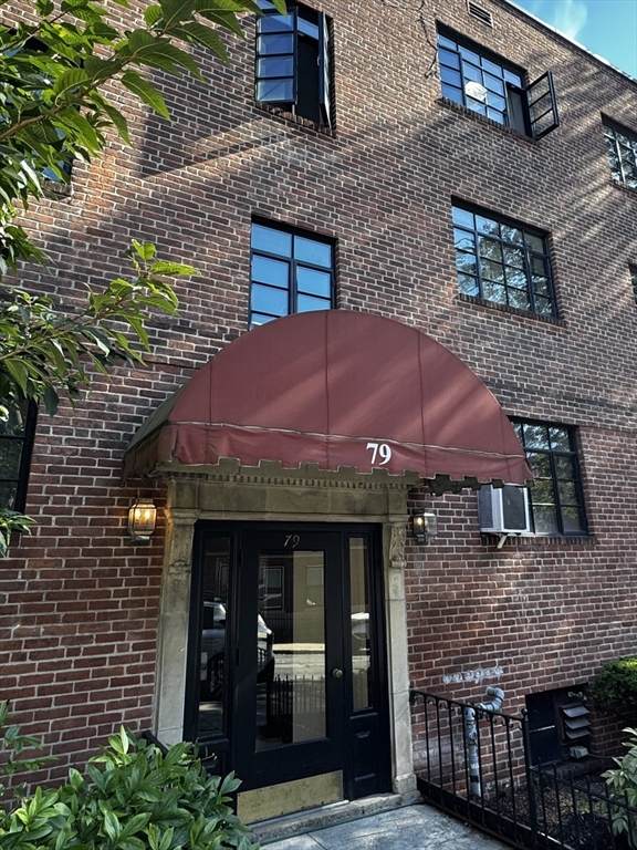 79 Sutherland Rd - Photo 1