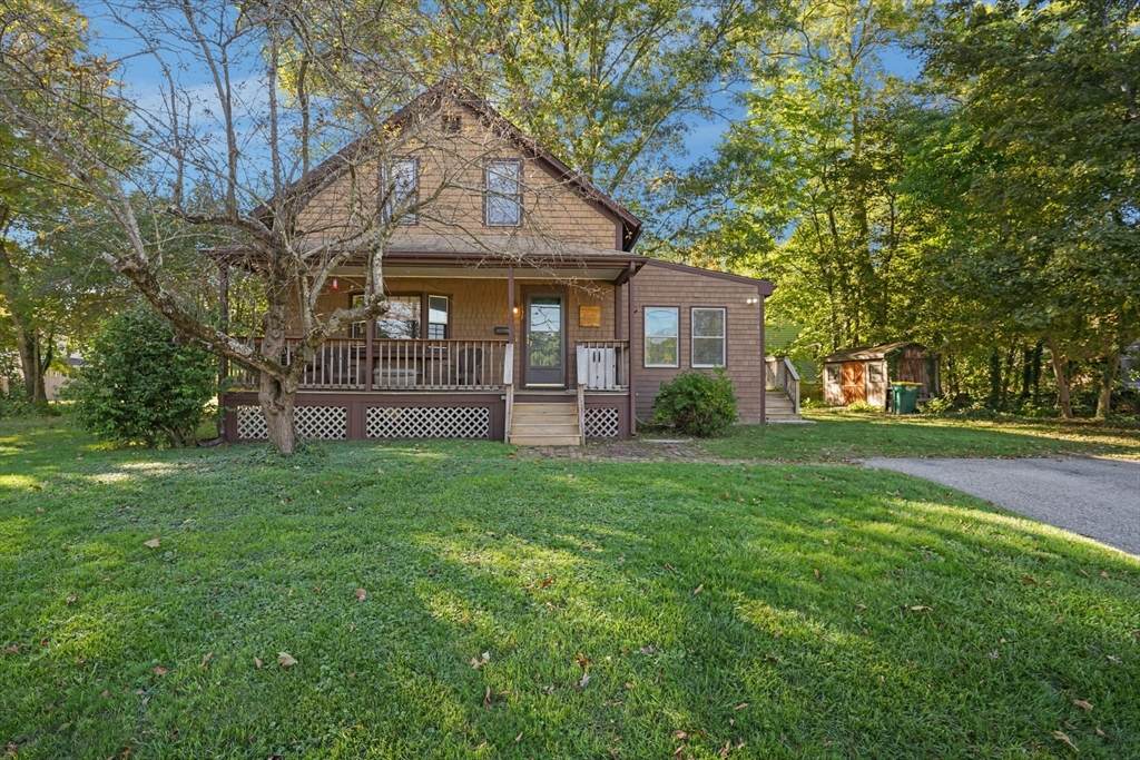 137 Sumner St - Photo 1