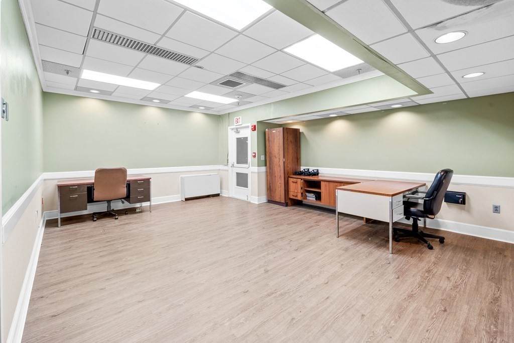 213 Taunton Ave - Photo 1