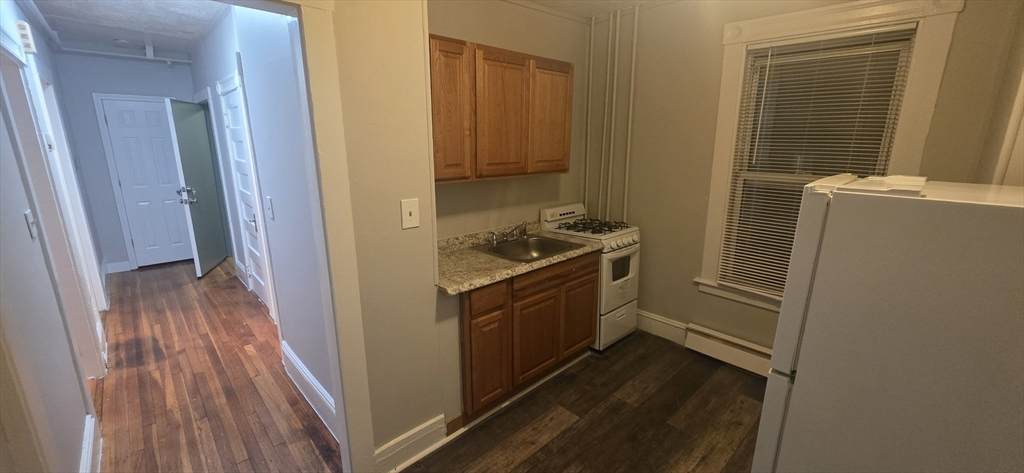 35 Sagamore St - Photo 1