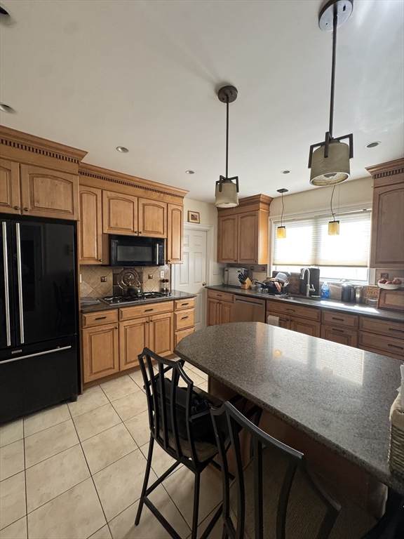 883 Fellsway - Photo 1