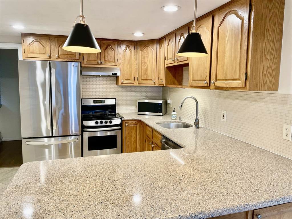 842 South St - Photo 1