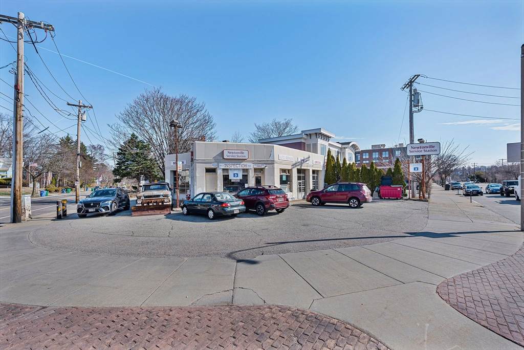 911 Washington St - Photo 1