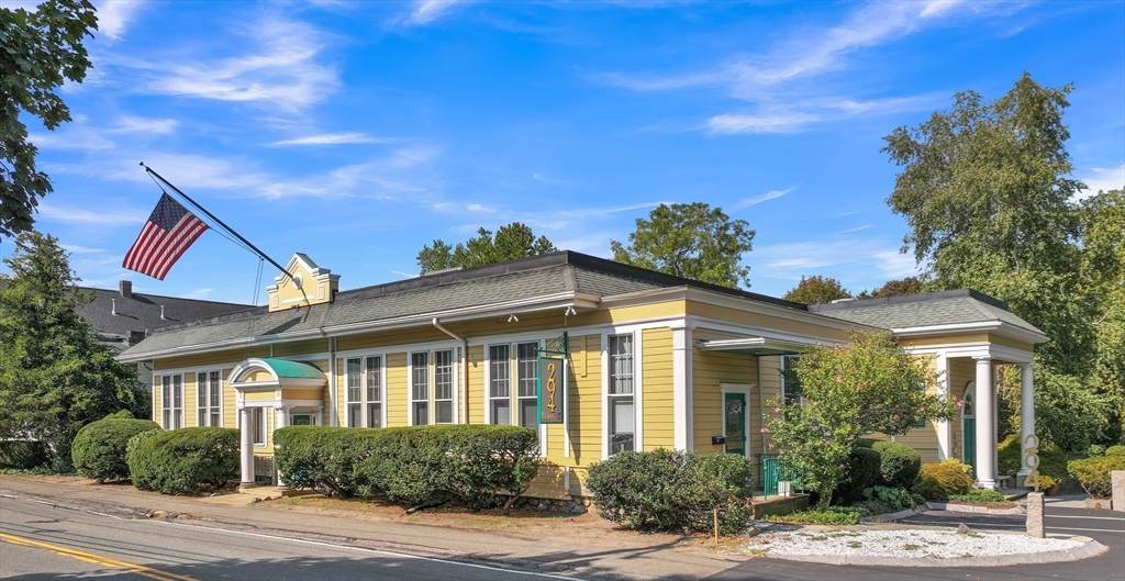 294 Pleasant St - Photo 1