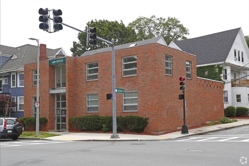 556 Cmbridge St - Photo 1