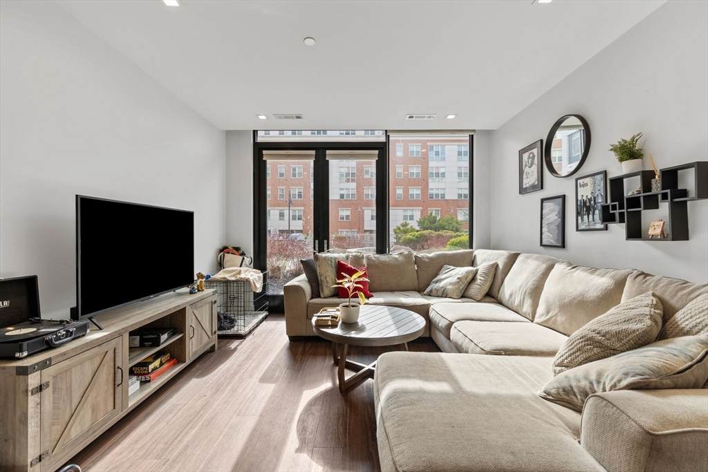 99 Sumner St - Photo 1