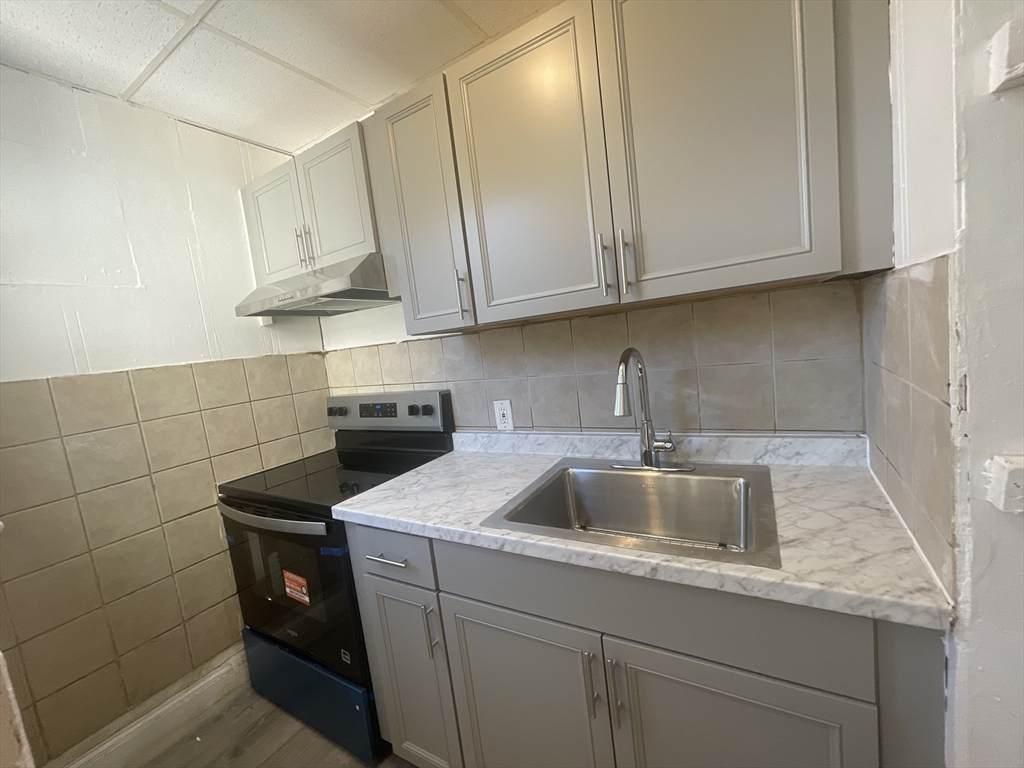 18 Lawton Ave - Photo 1