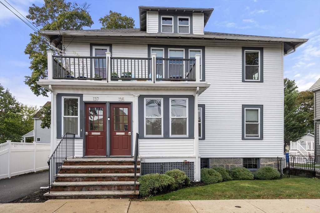 137 Thacher St - Photo 1