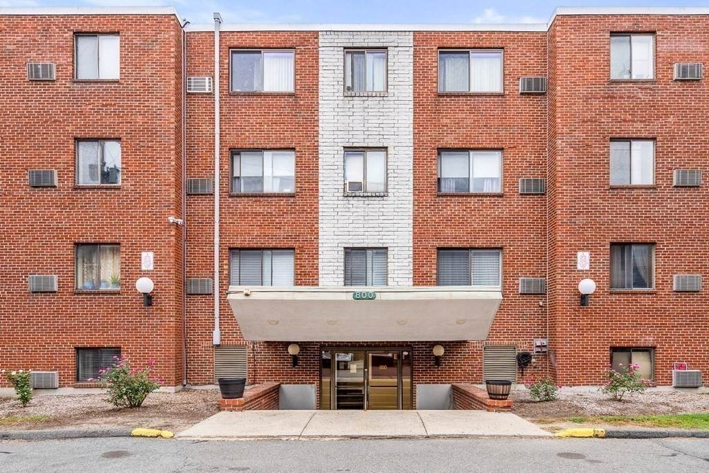 800 Governors Dr - Photo 1