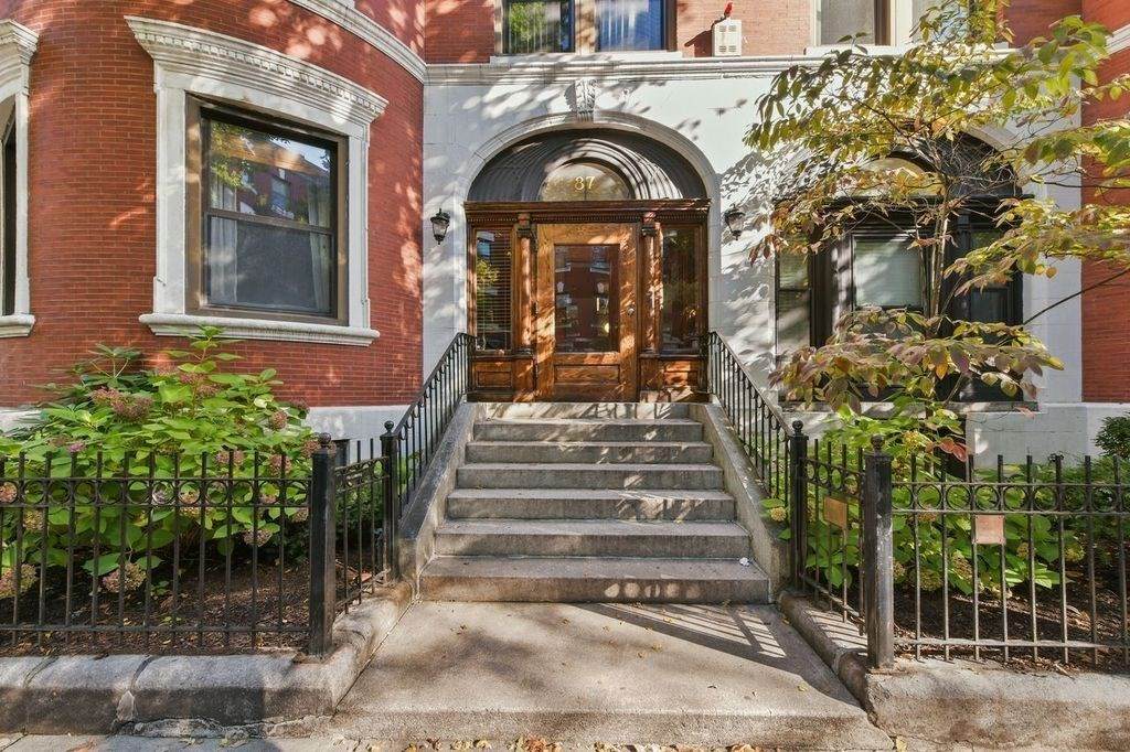 87 Gainsborough Street - Photo 1