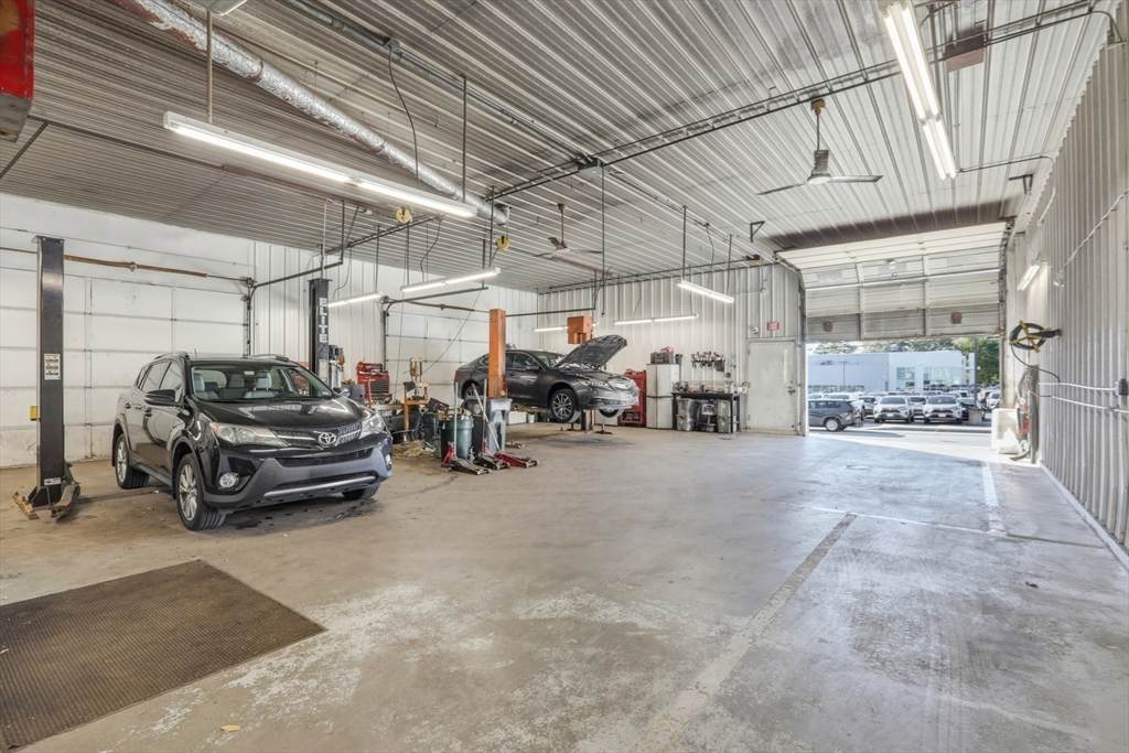 560 River St - Photo 1