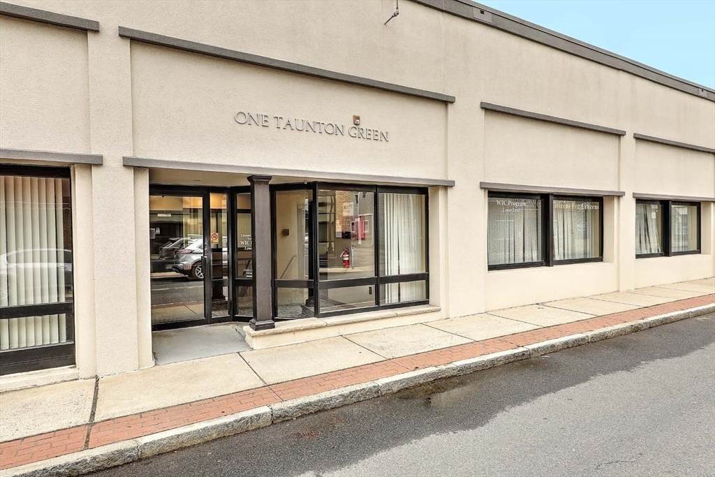 1 Taunton Green - Photo 1