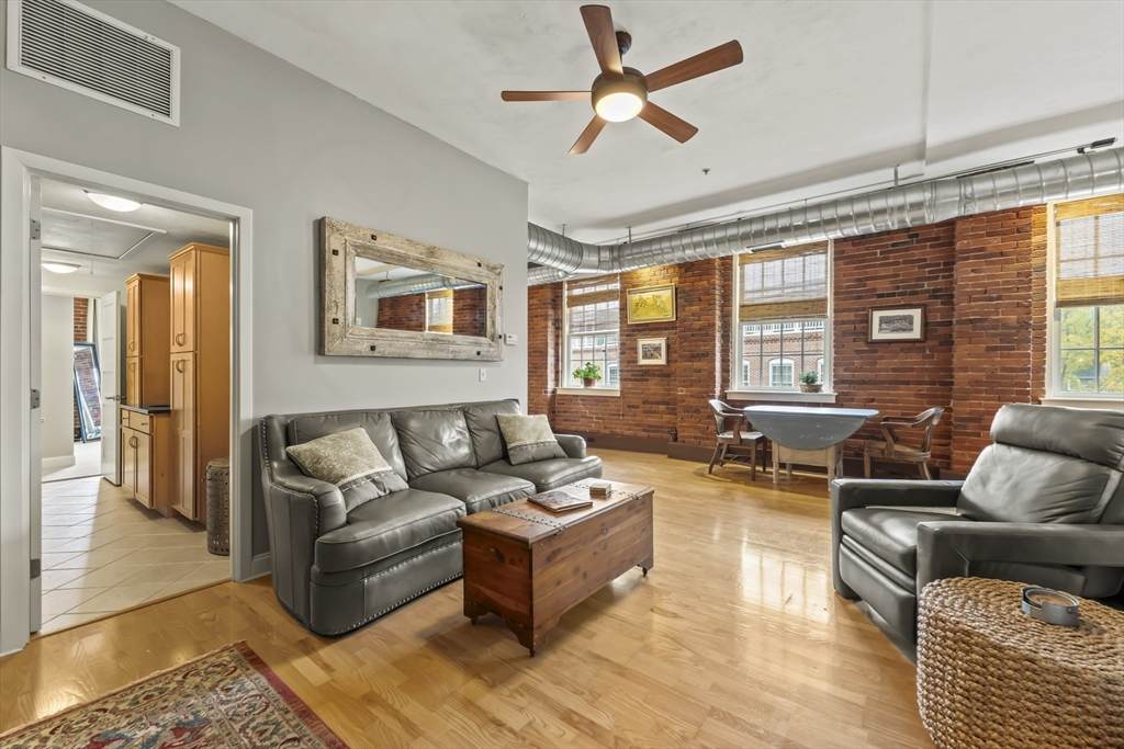 25 Cedar St - Photo 1