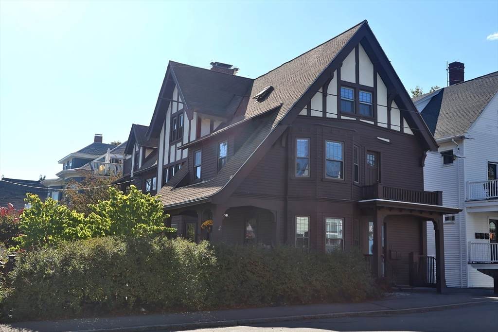 4 Willow Ave - Photo 1