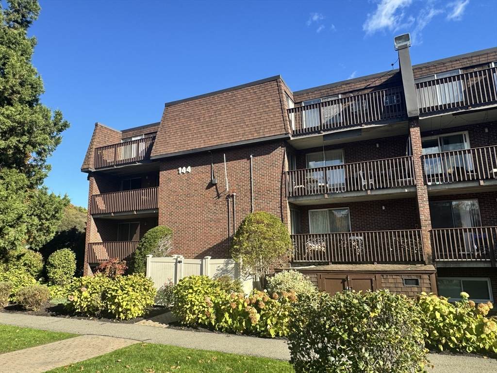 144 Kenrick St - Photo 1