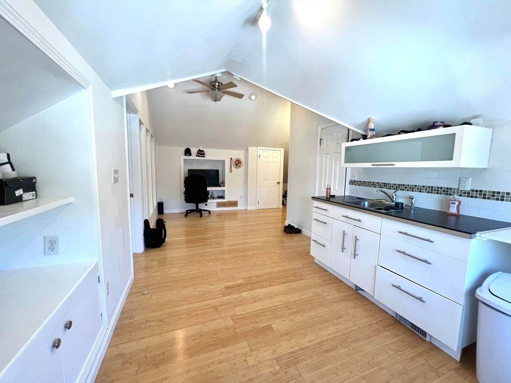 41 Woodward Ave - Photo 1