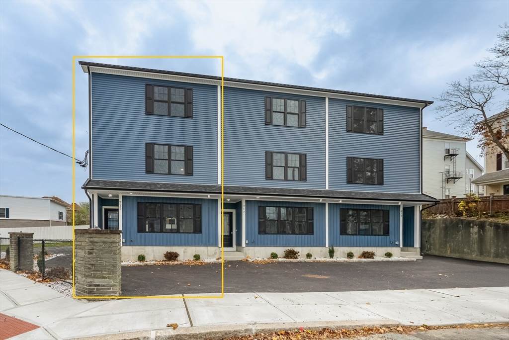 215 Earle St - Photo 1