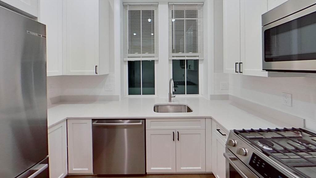 47 Englewood Ave - Photo 1