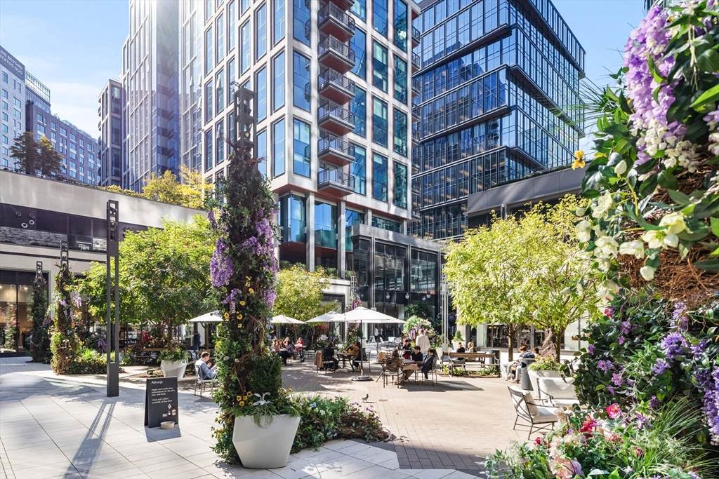 135 Seaport Blvd - Photo 1