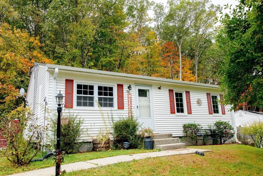 206 Treetop Ave - Photo 1