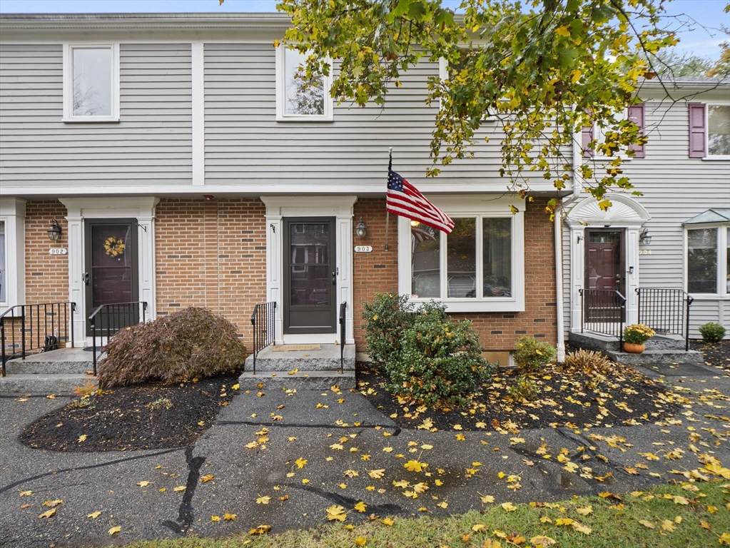 903 Foxwood Circle - Photo 1