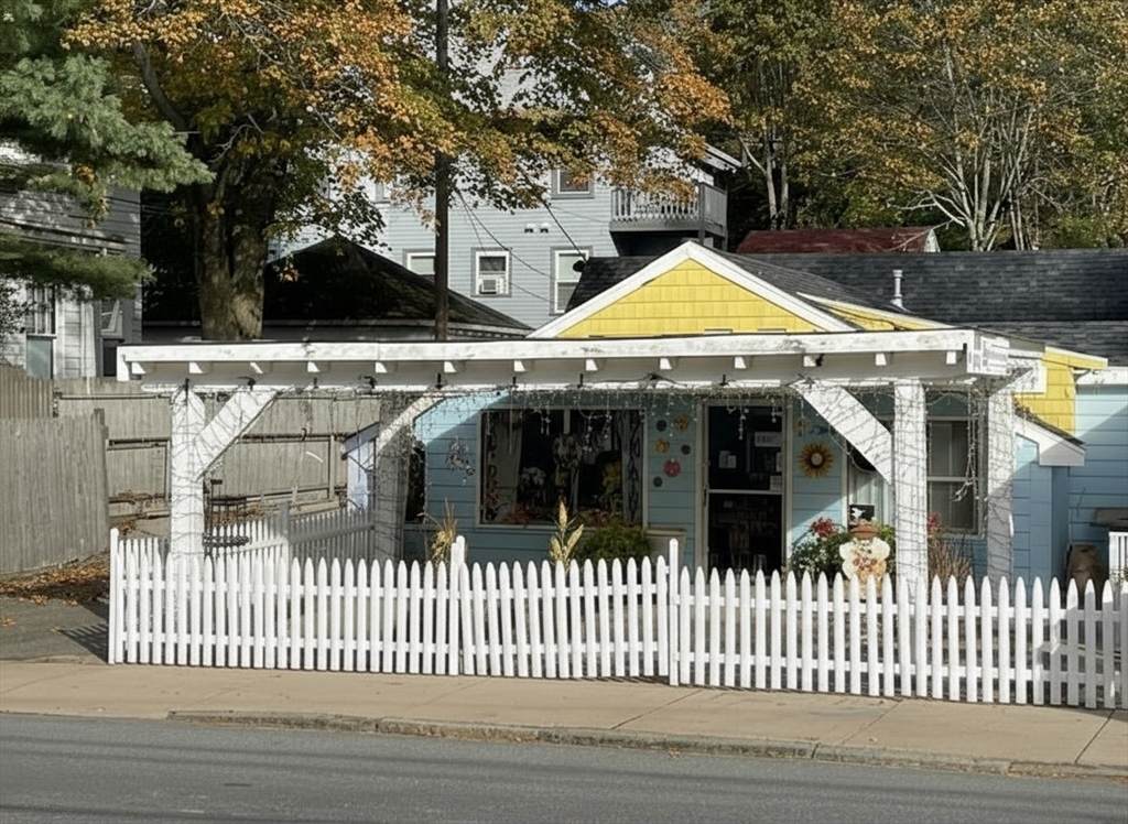 470 Humphrey Street - Photo 1