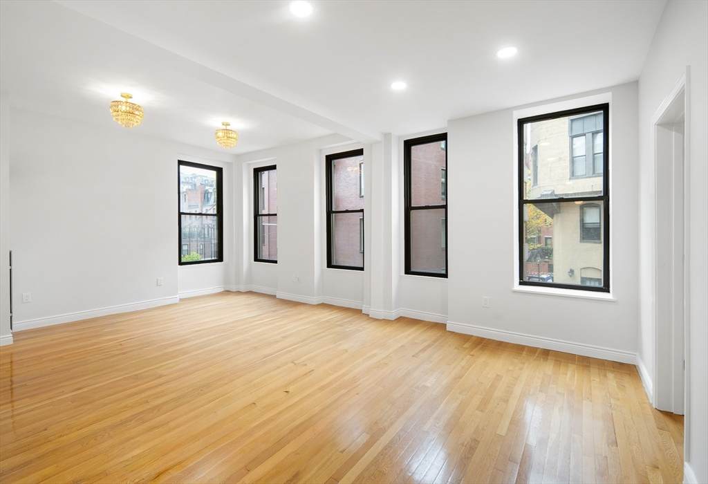 4 Charlesgate E - Photo 1