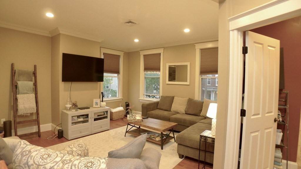 10 Savin Hill Ave - Photo 1