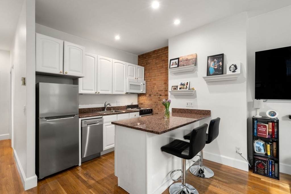 20 Concord Sq - Photo 1