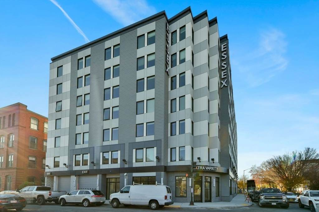 585 Essex St - Photo 1