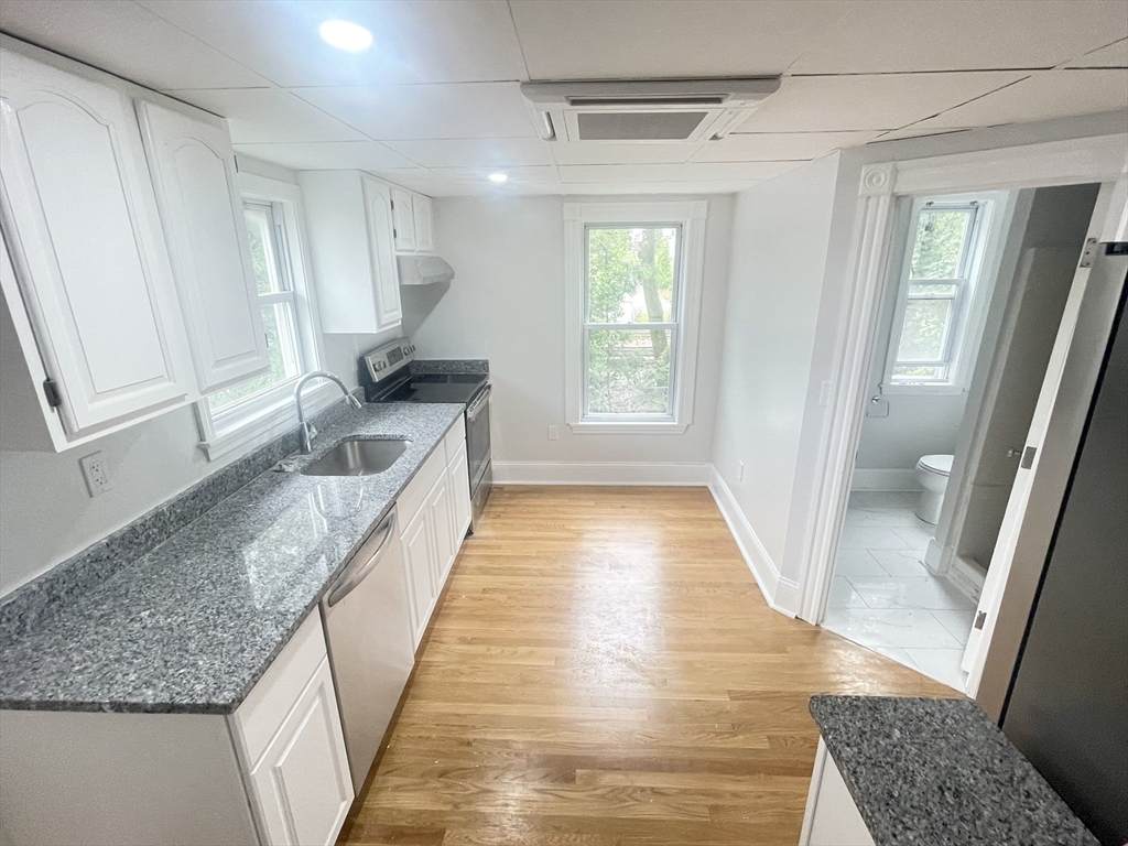 129 Old Colony Avenue - Photo 1