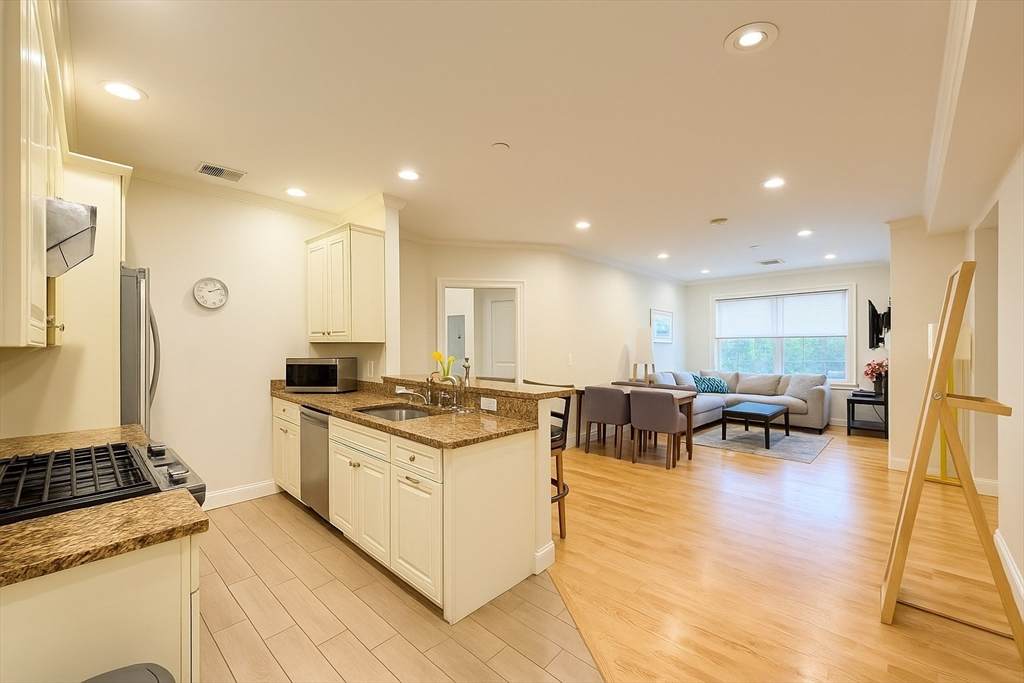 463 Rutherford Ave - Photo 1