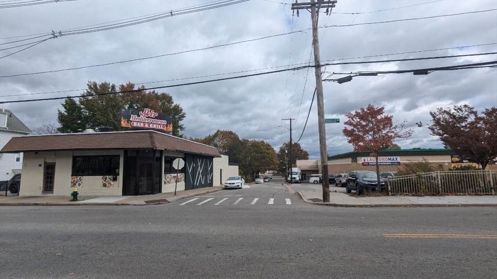 605-609 Douglas Ave - Photo 1