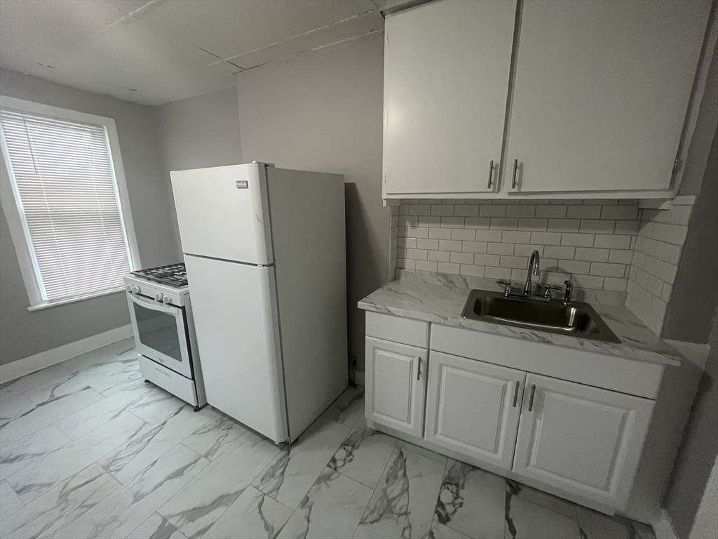 185 Marion - Photo 1