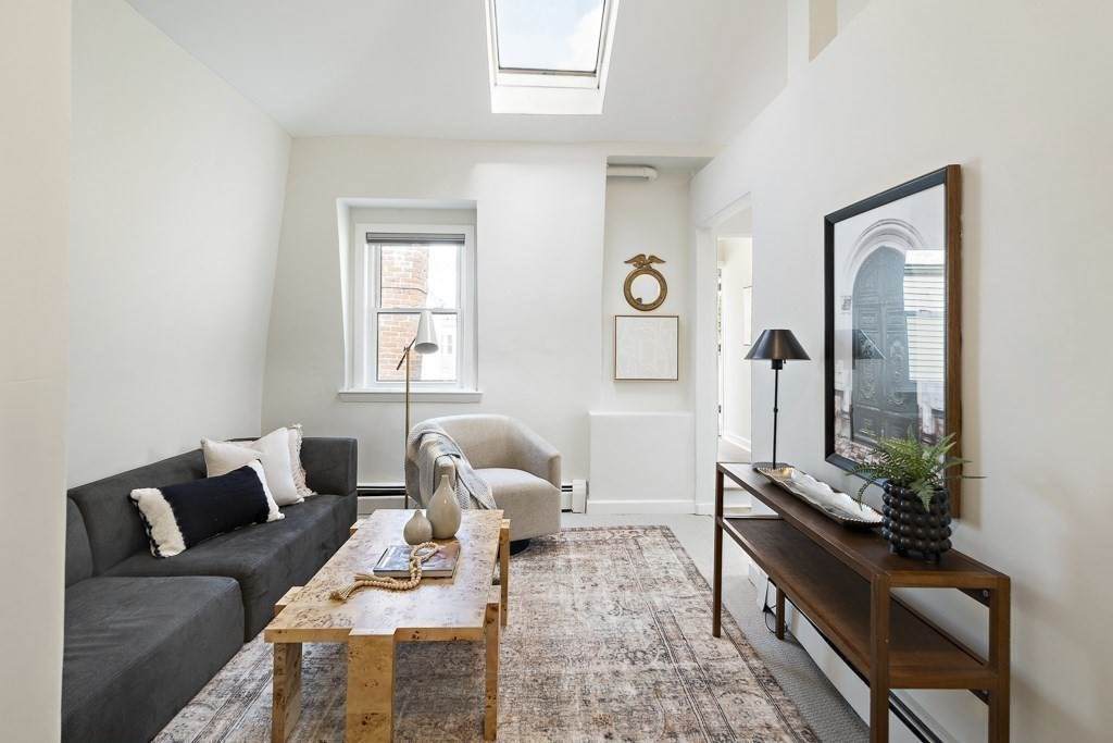 264 Webster - Photo 1