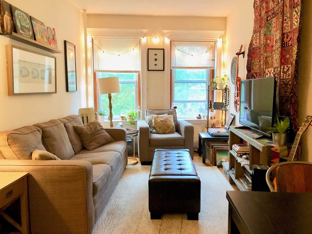 1872 Commonwealth Ave - Photo 1