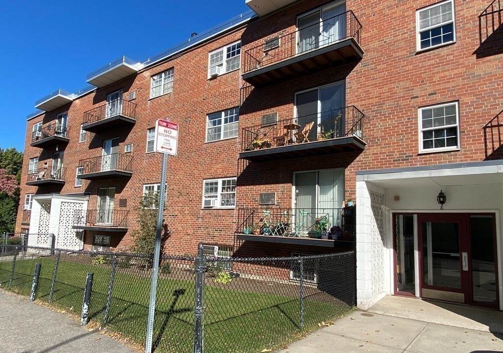 8 Robinwood Ave - Photo 1