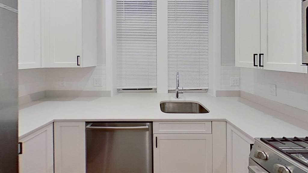 47 Englewood Ave - Photo 1