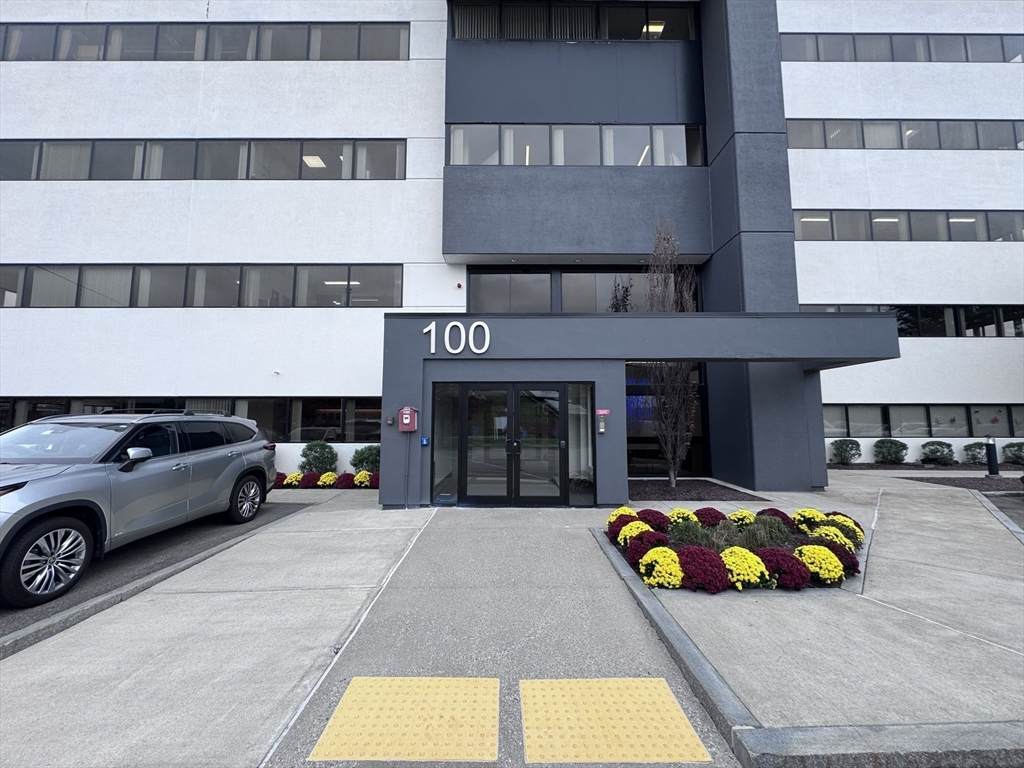 100 Pennsylvania Ave - Photo 1