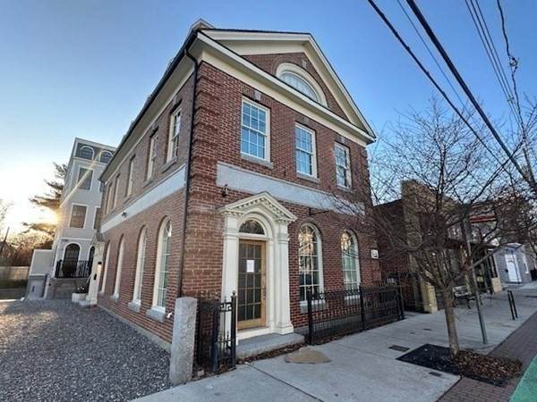 292 Beacon - Photo 1