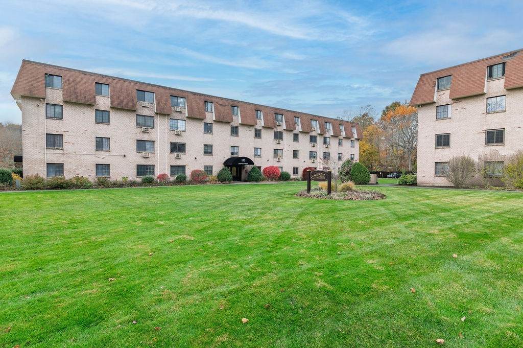 135 Grove St - Photo 1