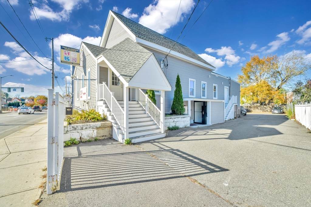 105 Pleasant St - Photo 1