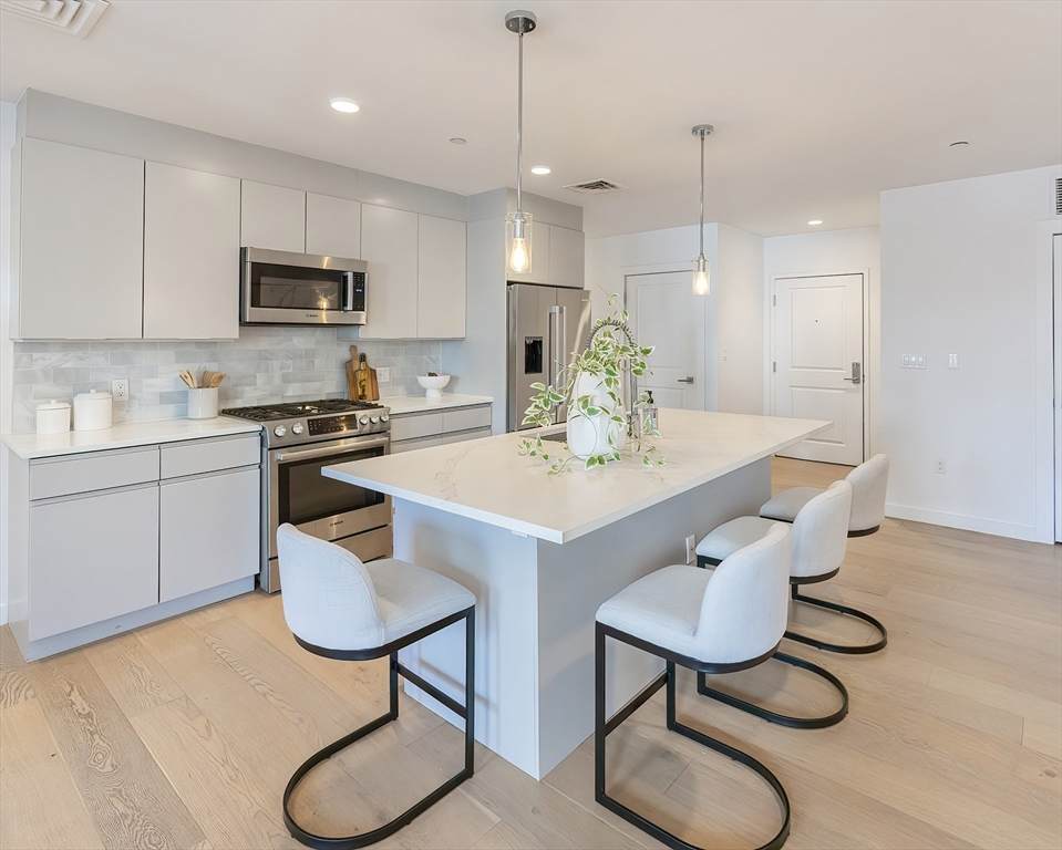 16 Boardman St - Photo 1