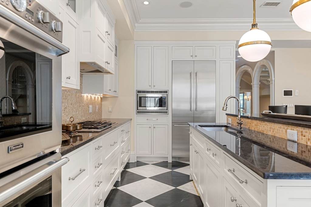 190 Marlborough - Photo 1