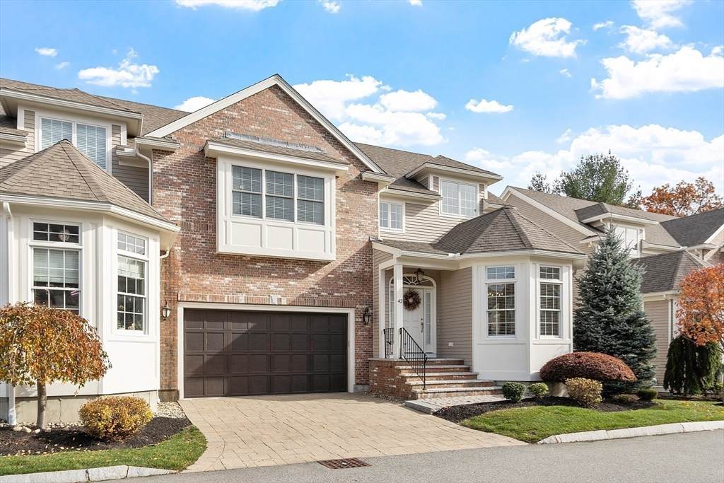 527 Salem St - Photo 1