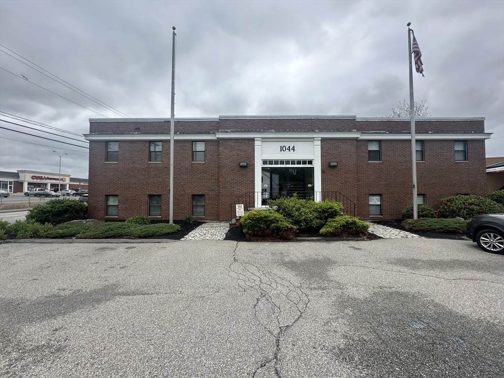 1044 Central St - Photo 1