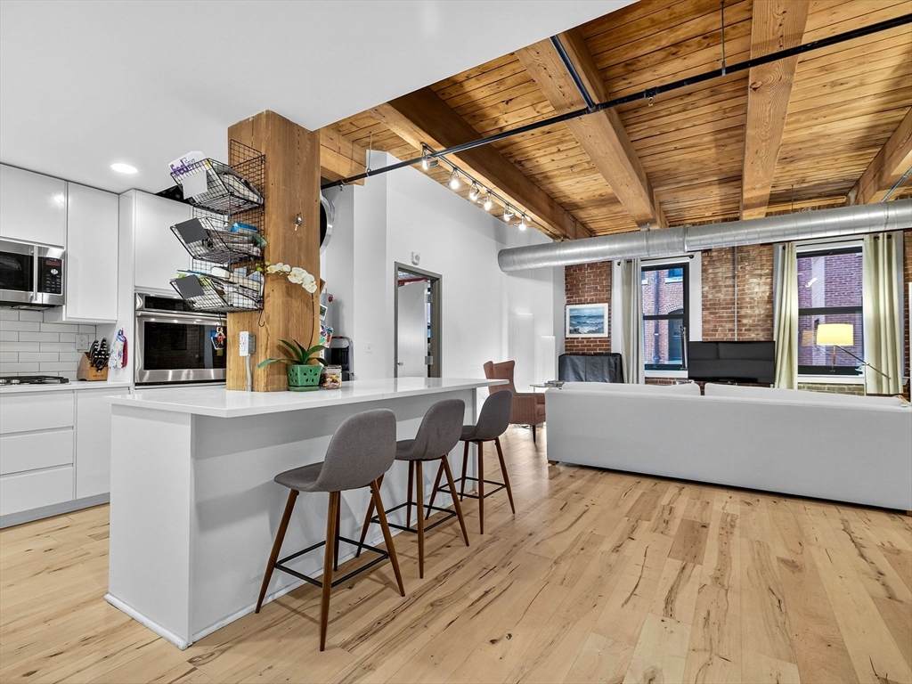 9 West Broadway - Photo 1