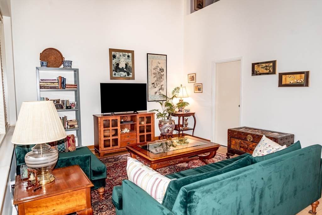 290 Pleasant St - Photo 1