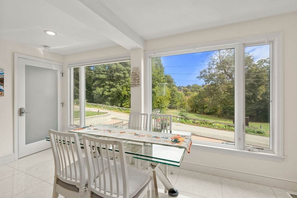 27 Hamilton Pl - Photo 1