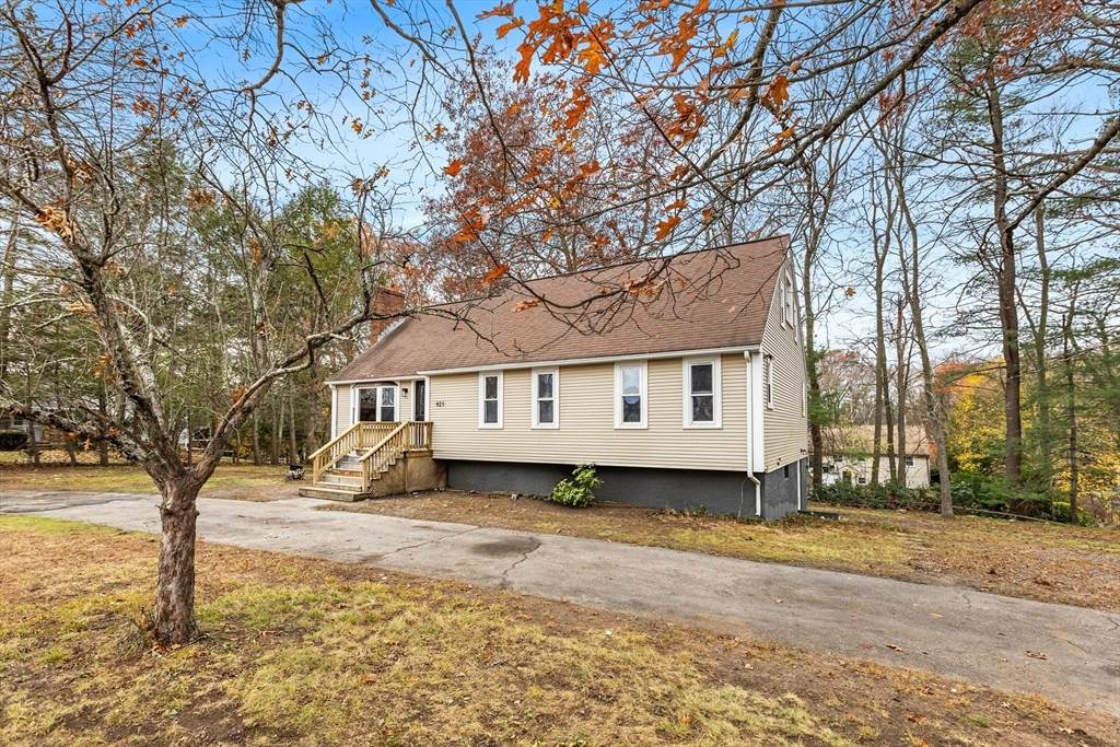 925 Ash St - Photo 1